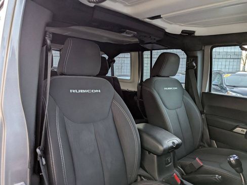 Used 2017 Jeep Wrangler Unlimited Rubicon w/ Connectivity Group AWD/4WD image 11