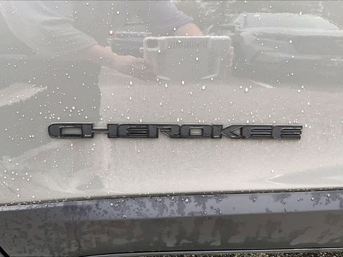 Used 2023 Jeep Cherokee Altitude Lux AWD/4WD image 10