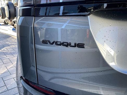 Used 2025 Land Rover Range Rover Evoque Dynamic SE image 8