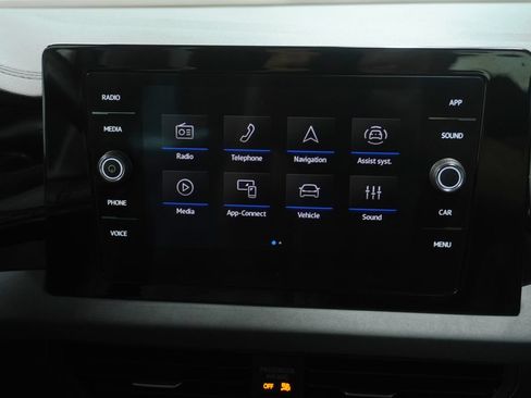 Used 2025 Volkswagen Jetta SE FWD image 14