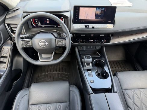 Certified 2025 Nissan Rogue Platinum FWD image 29