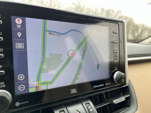 Used 2019 Toyota RAV4 Limited image 14