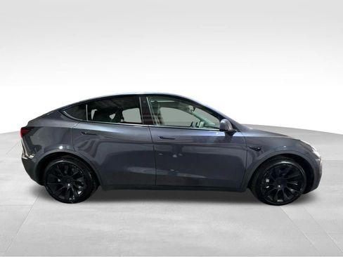 Used 2021 Tesla Model Y Long Range image 4