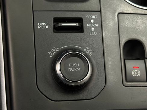 Used 2023 Toyota Highlander XSE AWD/4WD image 31