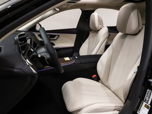 New 2025 Mercedes-Benz E 350 4MATIC Sedan image 9