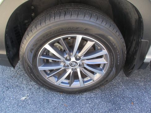 Used 2019 Toyota Highlander XLE image 33