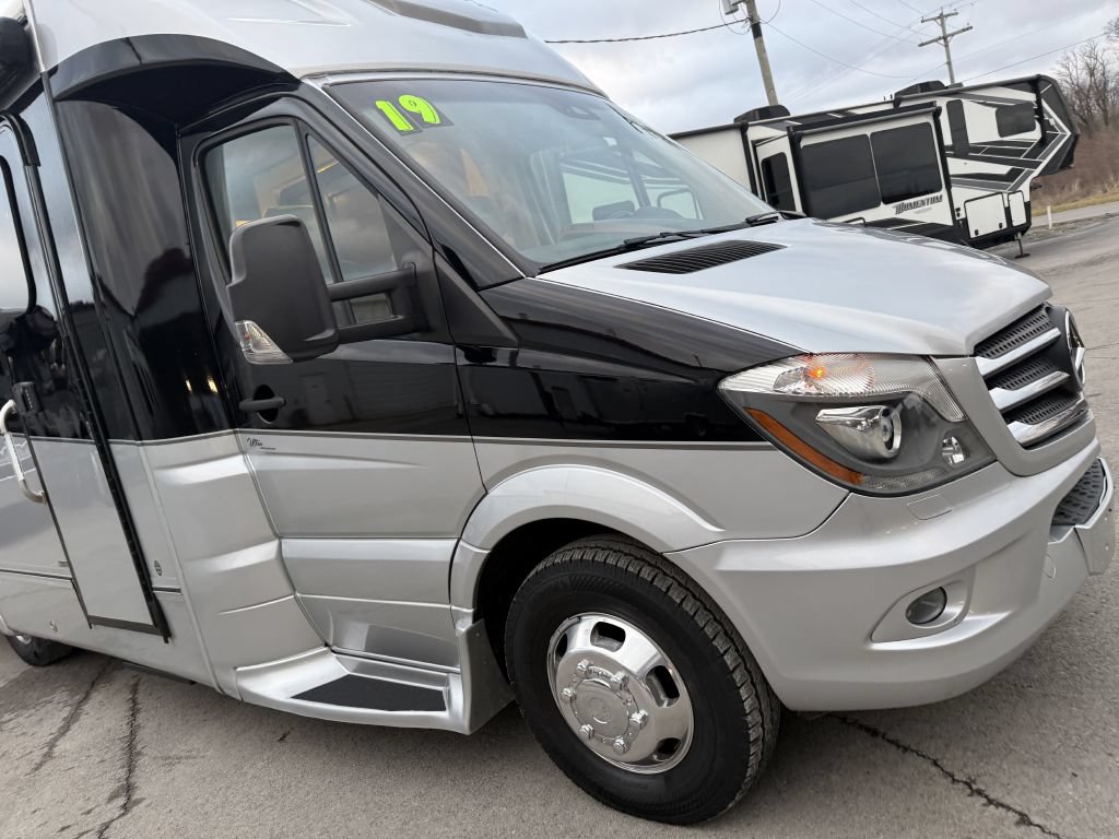 Used 2017 Mercedes-Benz Sprinter 3500 image 4