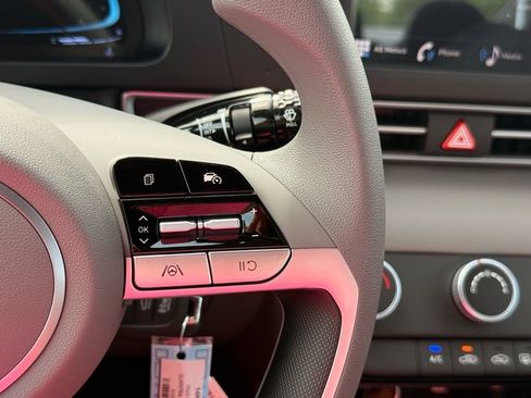 New 2025 Hyundai Elantra SE image 18