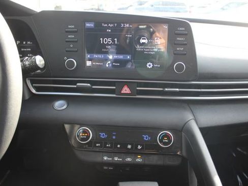 Used 2023 Hyundai Elantra SEL FWD image 4