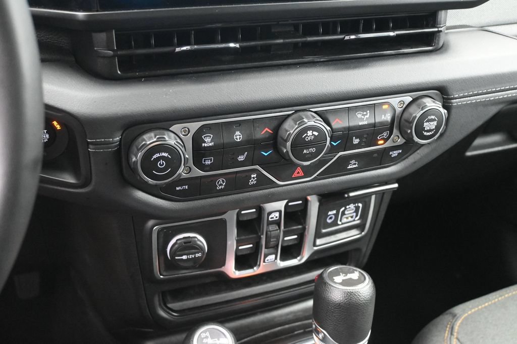 Used 2025 Jeep Wrangler Unlimited Sahara AWD/4WD image 20