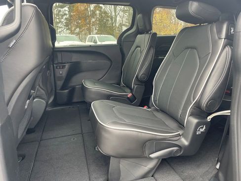 New 2026 Chrysler Pacifica Limited image 14