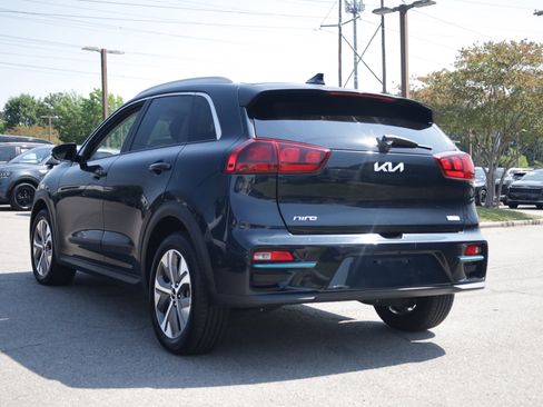 Used 2022 Kia Niro EX FWD image 3