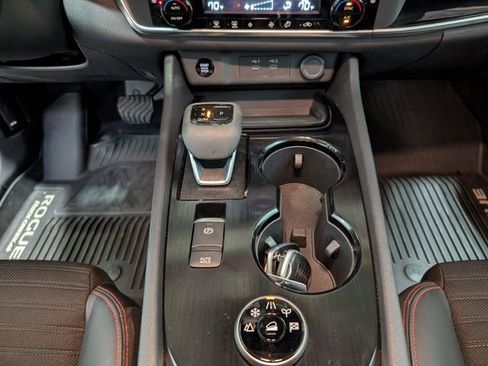 Used 2025 Nissan Rogue SV image 23