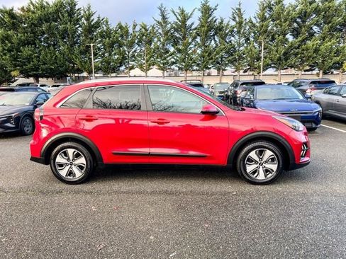 Certified 2022 Kia Niro LX image 5