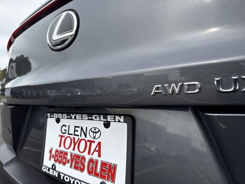 Used 2025 Lexus UX 300h AWD image 17