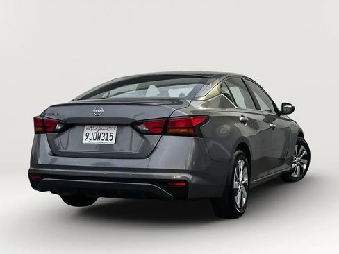 Used 2024 Nissan Altima 2.5 S FWD image 2