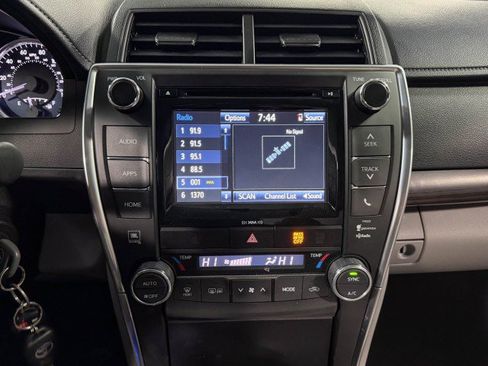 Used 2017 Toyota Camry XLE image 24