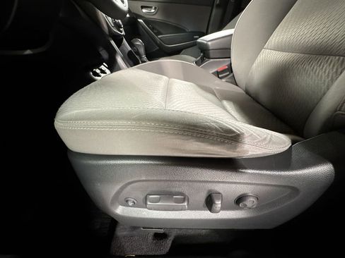 Used 2017 Hyundai Santa Fe SE image 17