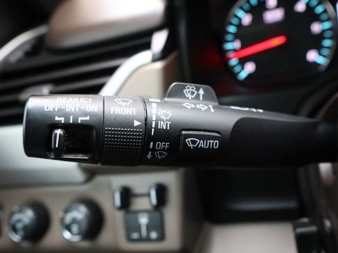 Used 2018 GMC Yukon SLT w/ Premium Edition image 34