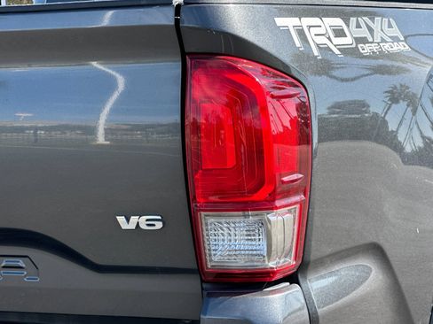 Used 2017 Toyota Tacoma TRD Off-Road image 24