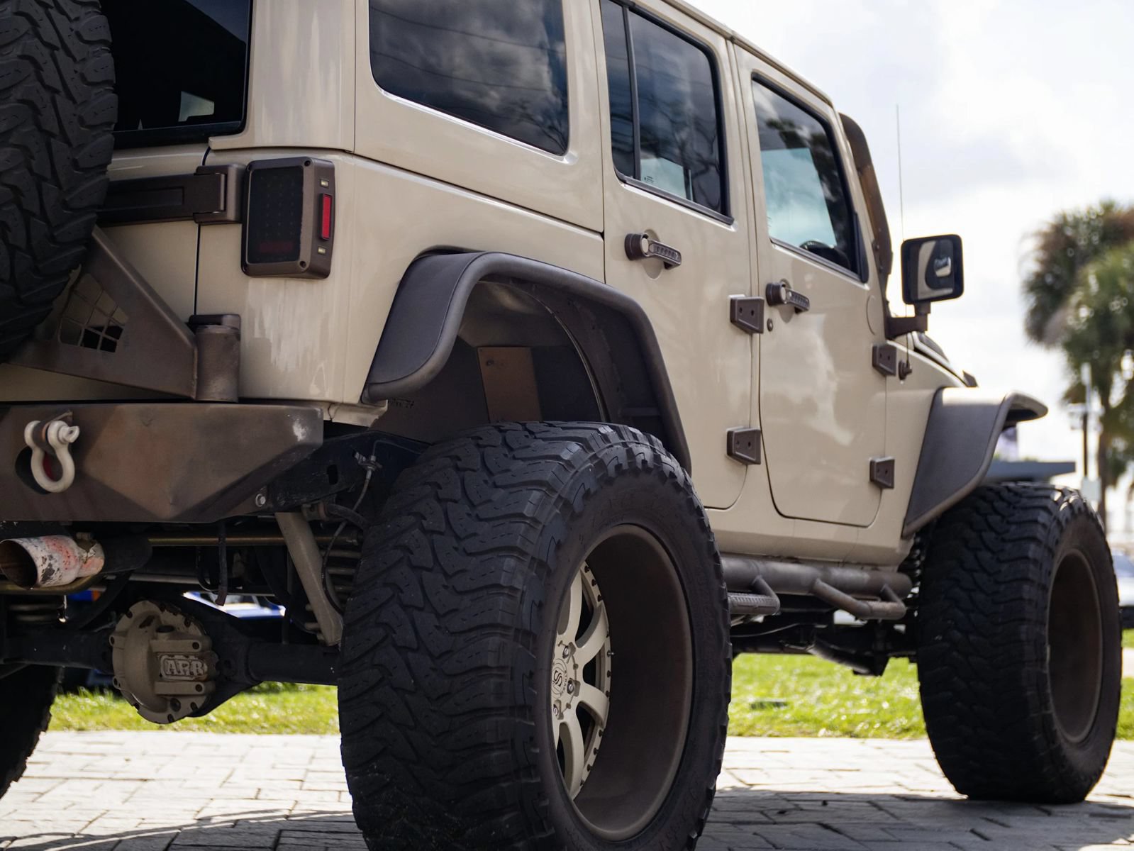 Used 2017 Jeep Wrangler Unlimited Sahara AWD/4WD image 16