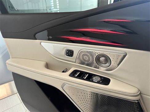 Certified 2024 Lincoln Nautilus Black Label image 29