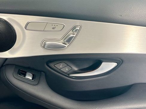 Used 2019 Mercedes-Benz GLC 300 4MATIC image 30