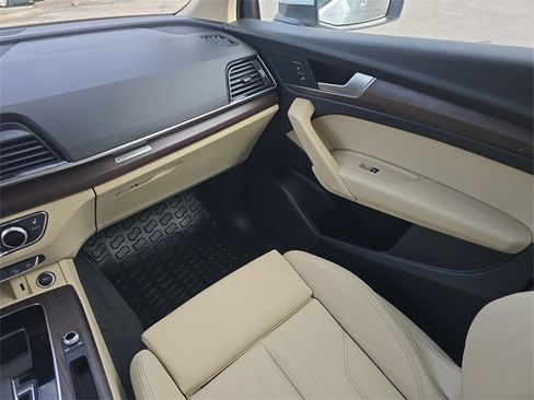 Used 2025 Audi Q5 e Premium image 12