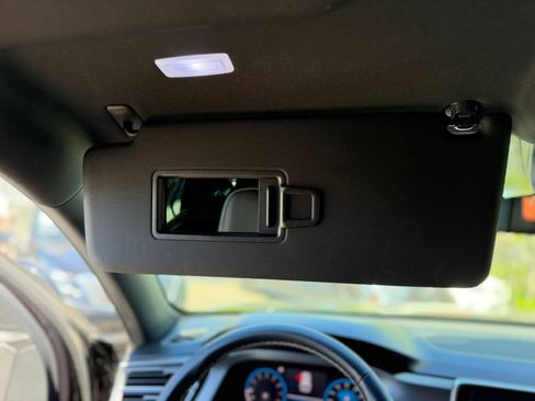 Used 2024 Volkswagen Atlas Cross Sport SE image 32