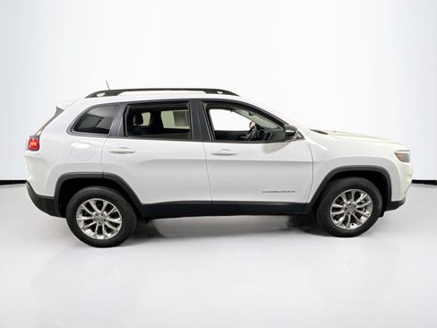 Used 2022 Jeep Cherokee Latitude Lux w/ Mopar Interior Package AWD/4WD image 4