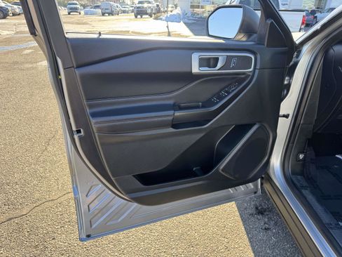 Used 2020 Ford Explorer XLT w/ Equipment Group 202A image 16