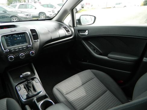 Used 2018 Kia Forte LX w/ LX Popular Package image 17