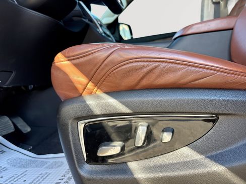 Used 2019 Cadillac Escalade ESV Premium Luxury AWD/4WD image 13