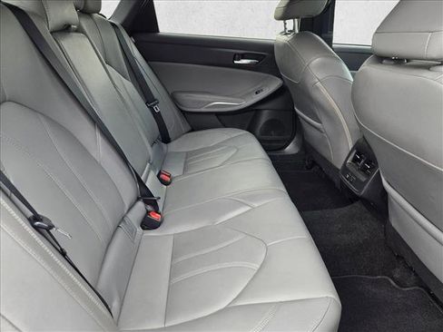 Used 2022 Toyota Avalon XLE image 18