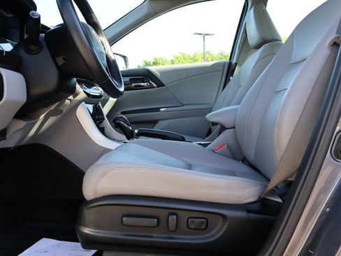 Used 2017 Honda Accord EX-L image 30