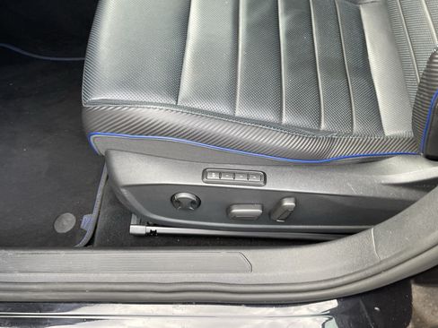 Used 2024 Volkswagen Golf R AWD/4WD image 17