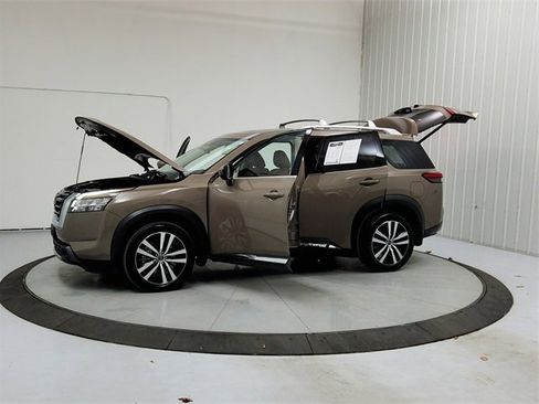 Used 2024 Nissan Pathfinder Platinum w/ Cargo Package image 11