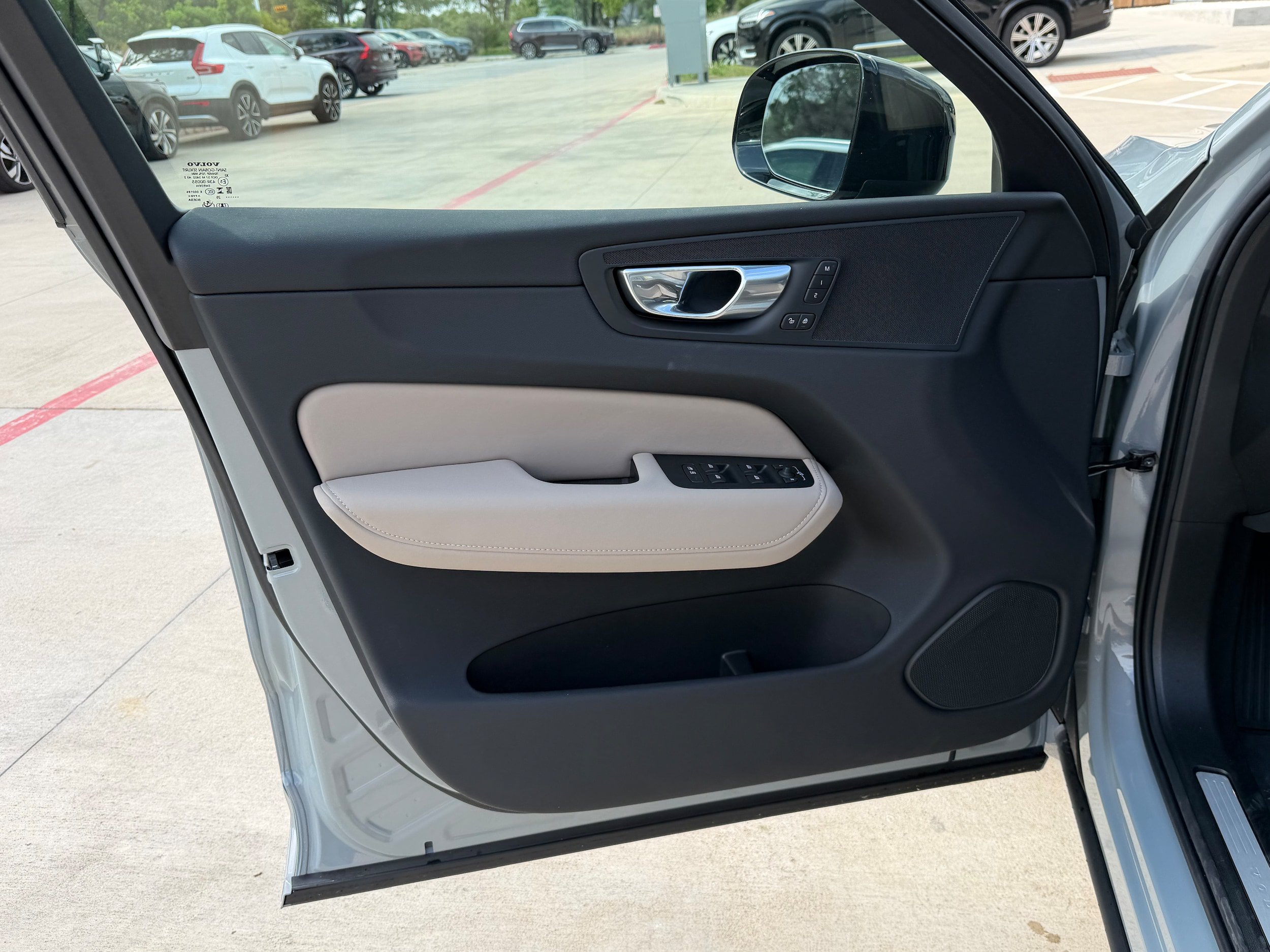 New 2026 Volvo XC60 B5 Plus w/ Protection Package Premier AWD/4WD image 16