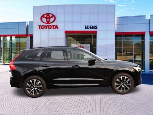 Used 2025 Volvo XC60 B5 Core AWD/4WD image 2