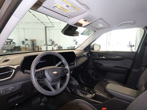 Used 2025 Chevrolet TrailBlazer LT FWD image 9