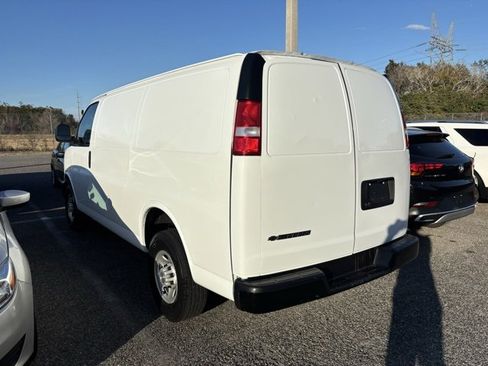 Used 2024 Chevrolet Express 2500 Work Van w/ Driver Convenience Package image 4