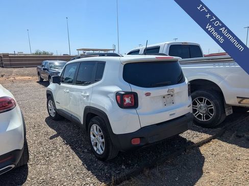 Used 2018 Jeep Renegade Latitude FWD image 9