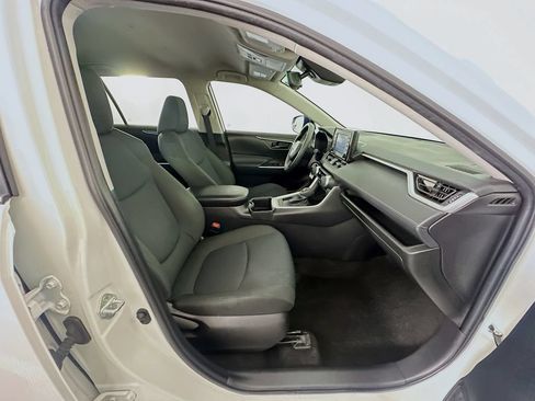Used 2022 Toyota RAV4 LE FWD image 27