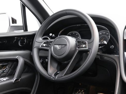 Used 2017 Bentley Bentayga image 10