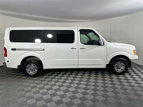 Used 2019 Nissan NV 3500 SL image 10