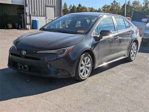 Used 2025 Toyota Corolla LE image 3