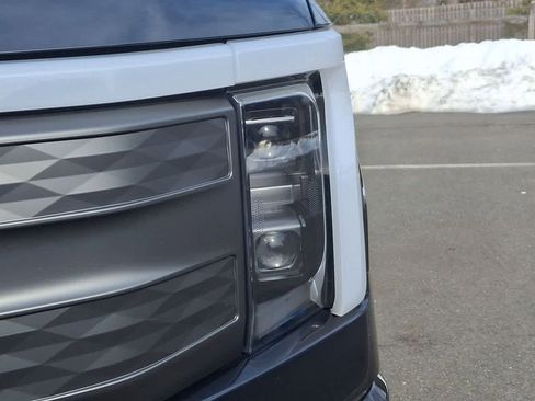 Used 2022 Ford F150 Lightning Lariat image 30