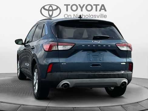 Used 2020 Ford Escape SE image 3