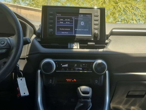 Used 2019 Toyota RAV4 LE w/ All Weather Liner Package AWD/4WD image 20