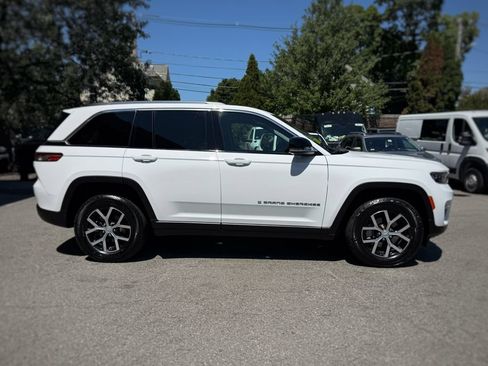 Used 2023 Jeep Grand Cherokee Limited AWD/4WD image 4